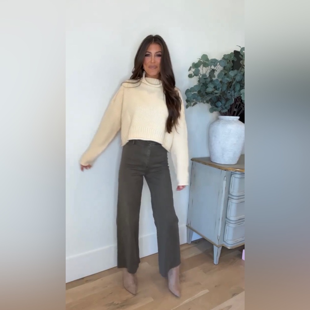 Wide leg hunter green crop jeans